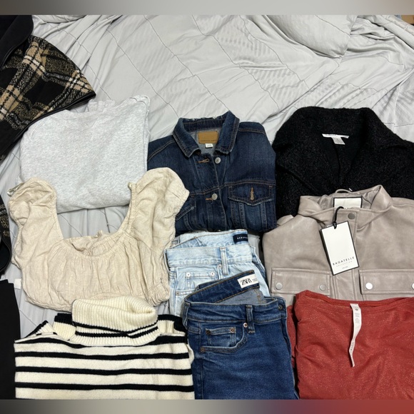 10 CLOTHING BUNDLE! - Picture 15 of 15